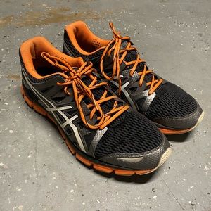 Men’s ASICS T2H3N size 11.5 running shoes